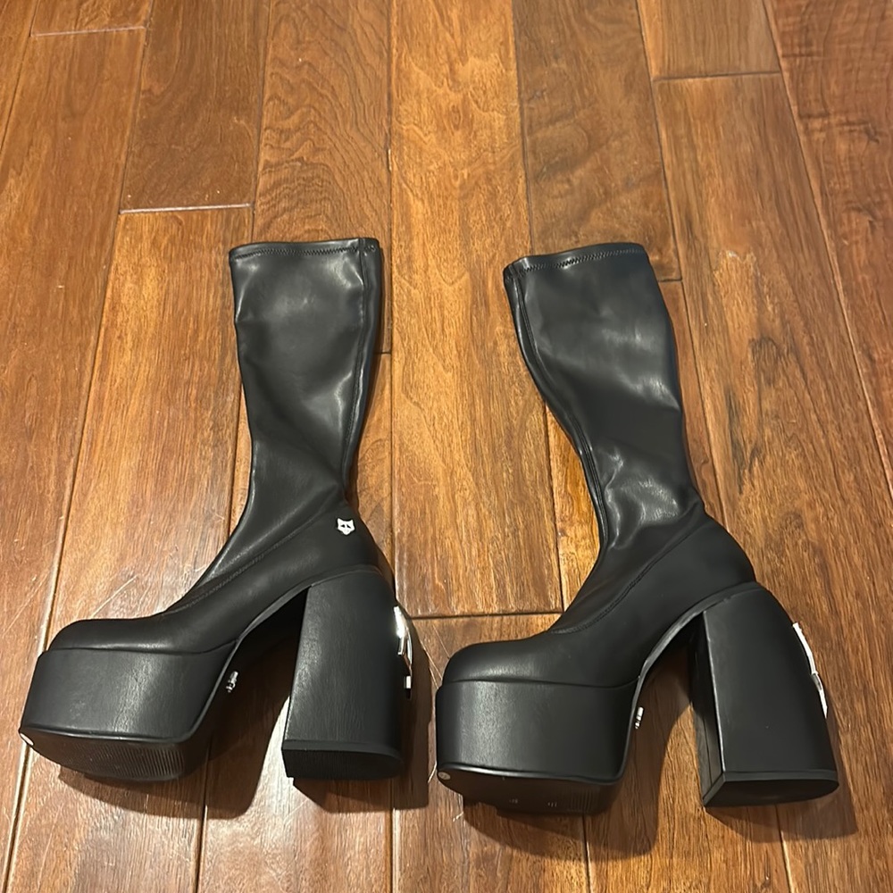 Naked Wolfe boots size 6